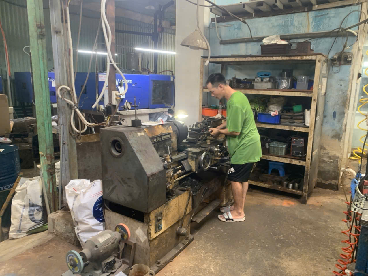 Lathe machine.jpg